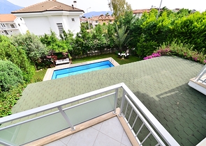 فيلا مستقلة مع مسبح خاص - ثلاث غرف وصالة - في فتهية 