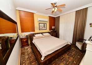 فيلا مستقلة مع مسبح خاص - ثلاث غرف وصالة - في فتهية 