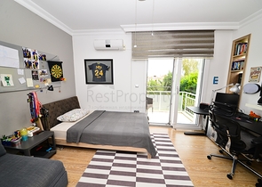 فيلا مستقلة مع مسبح خاص - ثلاث غرف وصالة - في فتهية 