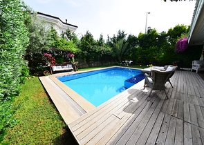 فيلا مستقلة مع مسبح خاص - ثلاث غرف وصالة - في فتهية 