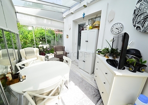 فيلا مستقلة مع مسبح خاص - ثلاث غرف وصالة - في فتهية 