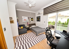 فيلا مستقلة مع مسبح خاص - ثلاث غرف وصالة - في فتهية 