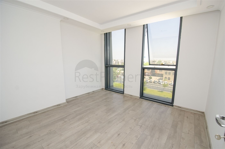 مكاتب 2 + 1 ومحل للبيع في كيبيز أنطاليا