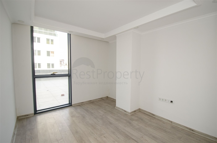 مكاتب 2 + 1 ومحل للبيع في كيبيز أنطاليا