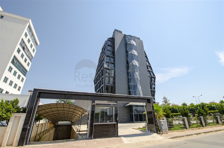 مكاتب 2 + 1 ومحل للبيع في كيبيز أنطاليا