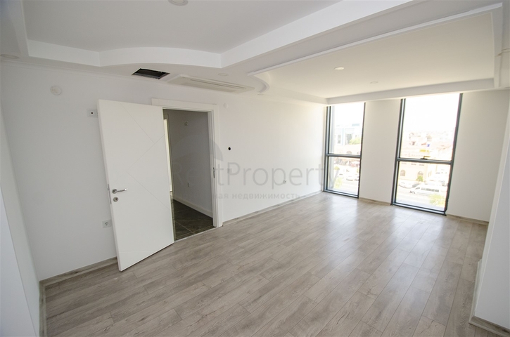 مكاتب 2 + 1 ومحل للبيع في كيبيز أنطاليا