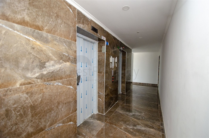 مكاتب 2 + 1 ومحل للبيع في كيبيز أنطاليا