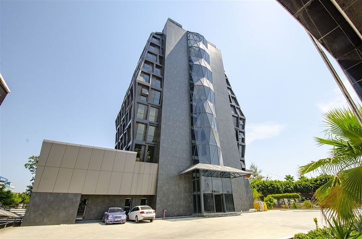 مكاتب 2 + 1 ومحل للبيع في كيبيز أنطاليا