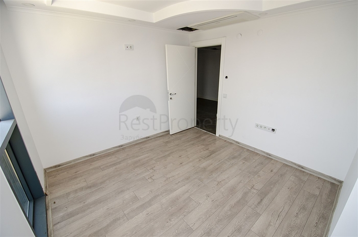 مكاتب 2 + 1 ومحل للبيع في كيبيز أنطاليا