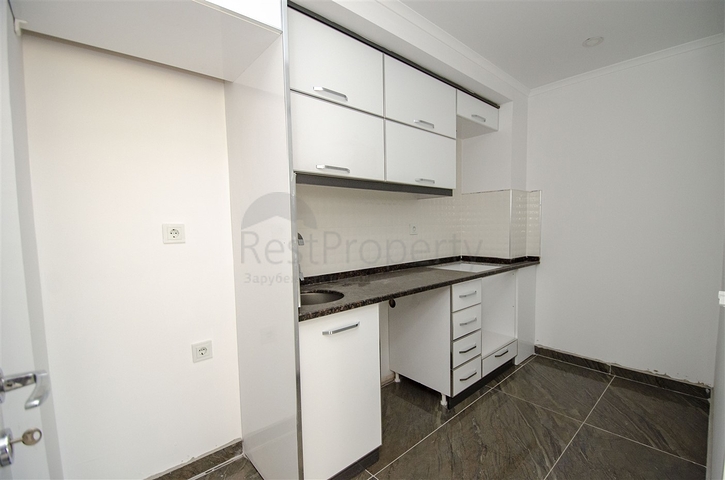 مكاتب 2 + 1 ومحل للبيع في كيبيز أنطاليا