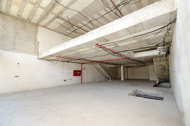 مكاتب 2 + 1 ومحل للبيع في كيبيز أنطاليا