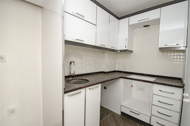 مكاتب 2 + 1 ومحل للبيع في كيبيز أنطاليا