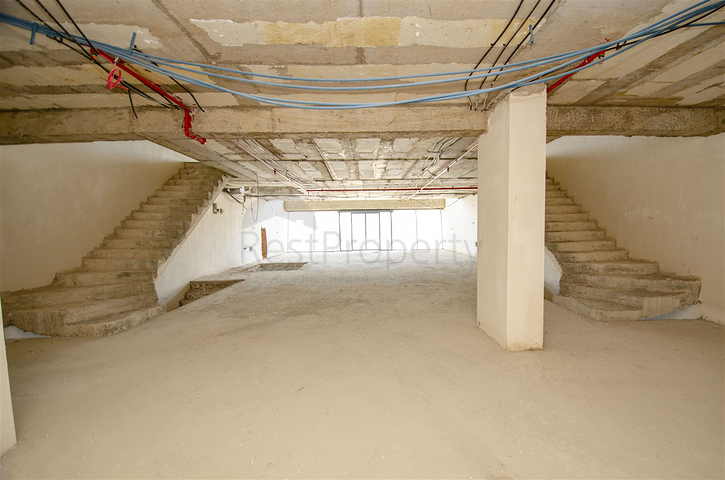 مكاتب 2 + 1 ومحل للبيع في كيبيز أنطاليا