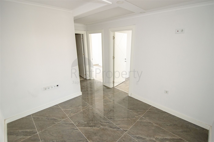 مكاتب 2 + 1 ومحل للبيع في كيبيز أنطاليا