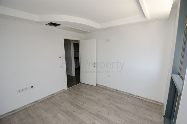 مكاتب 2 + 1 ومحل للبيع في كيبيز أنطاليا