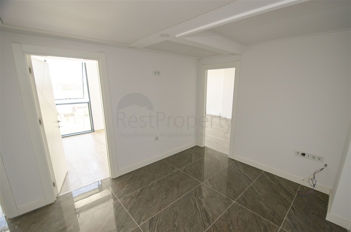 مكاتب 2 + 1 ومحل للبيع في كيبيز أنطاليا