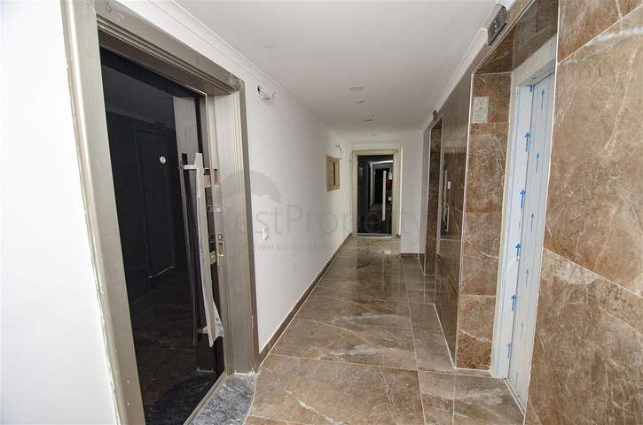 مكاتب 2 + 1 ومحل للبيع في كيبيز أنطاليا