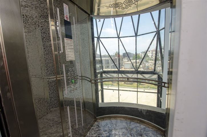 مكاتب 2 + 1 ومحل للبيع في كيبيز أنطاليا