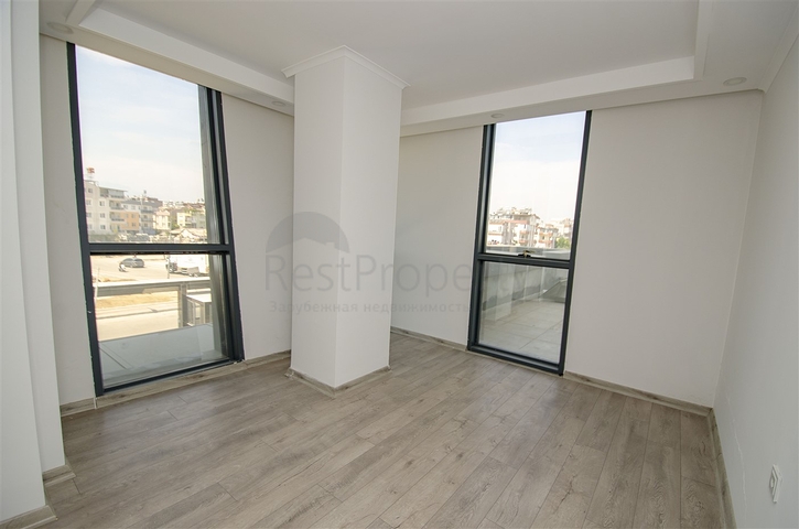 مكاتب 2 + 1 ومحل للبيع في كيبيز أنطاليا