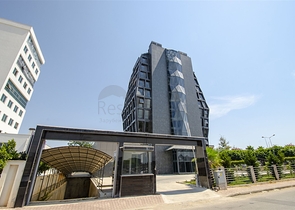 مكاتب 2 + 1 ومحل للبيع في كيبيز أنطاليا