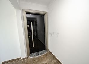 مكاتب 2 + 1 ومحل للبيع في كيبيز أنطاليا