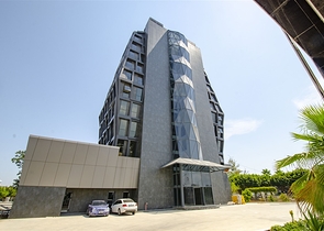 مكاتب 2 + 1 ومحل للبيع في كيبيز أنطاليا