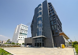 مكاتب 2 + 1 ومحل للبيع في كيبيز أنطاليا