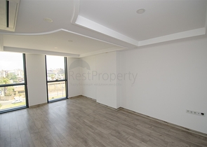 مكاتب 2 + 1 ومحل للبيع في كيبيز أنطاليا