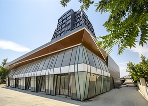 مكاتب 2 + 1 ومحل للبيع في كيبيز أنطاليا