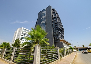 مكاتب 2 + 1 ومحل للبيع في كيبيز أنطاليا