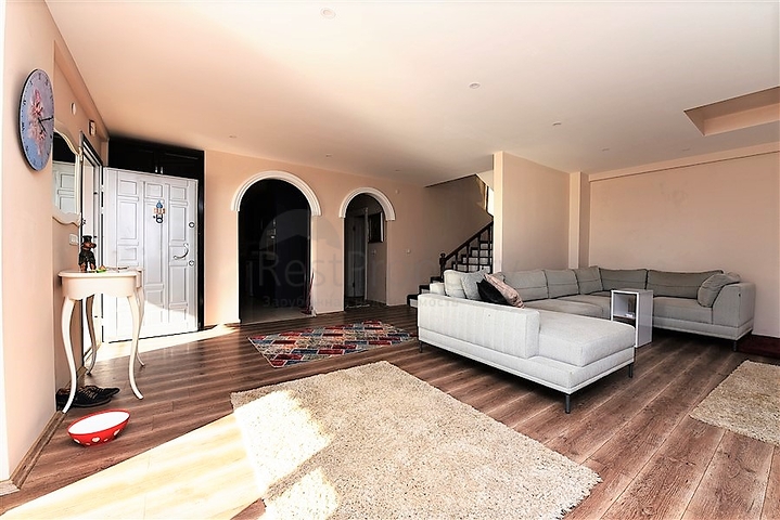 فيلا مستقلة مع مسبح خاص - 4 غرف وصالة - كارجي جاك/ الانيا 