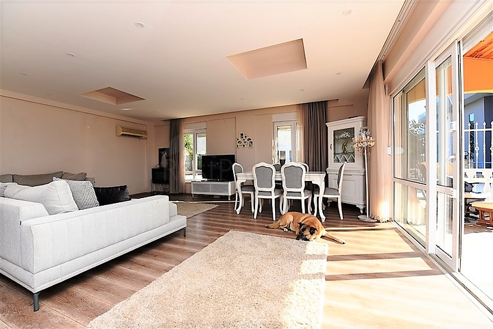 فيلا مستقلة مع مسبح خاص - 4 غرف وصالة - كارجي جاك/ الانيا 