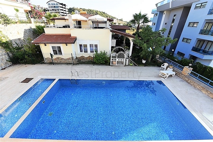 فيلا مستقلة مع مسبح خاص - 4 غرف وصالة - كارجي جاك/ الانيا 