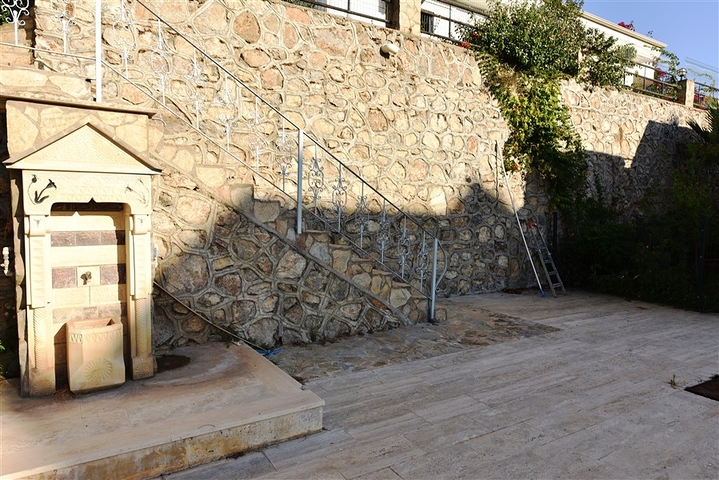 فيلا مستقلة مع مسبح خاص - 4 غرف وصالة - كارجي جاك/ الانيا 