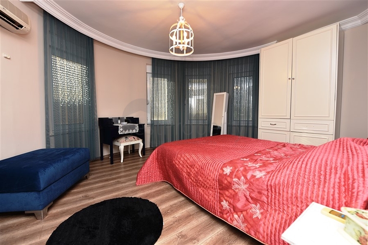 فيلا مستقلة مع مسبح خاص - 4 غرف وصالة - كارجي جاك/ الانيا 