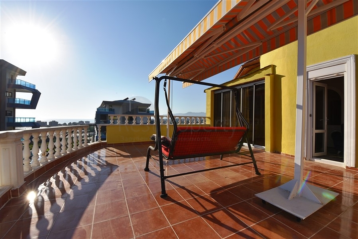 فيلا مستقلة مع مسبح خاص - 4 غرف وصالة - كارجي جاك/ الانيا 