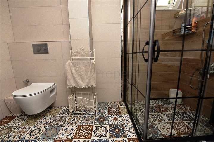 فيلا مستقلة مع مسبح خاص - 4 غرف وصالة - كارجي جاك/ الانيا 