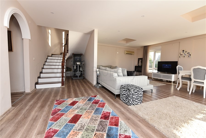 فيلا مستقلة مع مسبح خاص - 4 غرف وصالة - كارجي جاك/ الانيا 