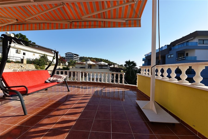 فيلا مستقلة مع مسبح خاص - 4 غرف وصالة - كارجي جاك/ الانيا 