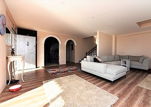 فيلا مستقلة مع مسبح خاص - 4 غرف وصالة - كارجي جاك/ الانيا 