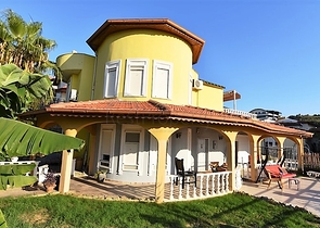 فيلا مستقلة مع مسبح خاص - 4 غرف وصالة - كارجي جاك/ الانيا 