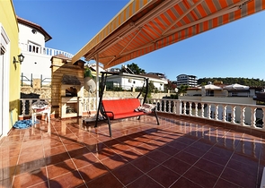 فيلا مستقلة مع مسبح خاص - 4 غرف وصالة - كارجي جاك/ الانيا 