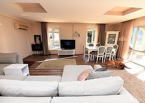 فيلا مستقلة مع مسبح خاص - 4 غرف وصالة - كارجي جاك/ الانيا 