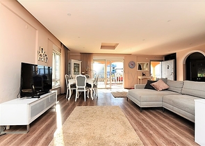 فيلا مستقلة مع مسبح خاص - 4 غرف وصالة - كارجي جاك/ الانيا 