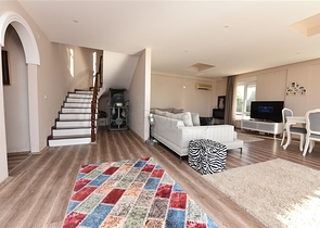 فيلا مستقلة مع مسبح خاص - 4 غرف وصالة - كارجي جاك/ الانيا 