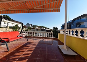 فيلا مستقلة مع مسبح خاص - 4 غرف وصالة - كارجي جاك/ الانيا 