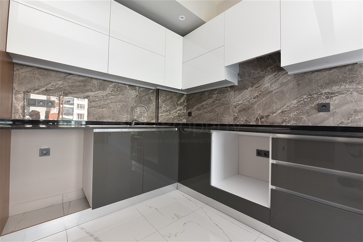 مجمع  فاخر في منطقة مركزية - شقة غرفة وصالة - اوبا / الانيا 