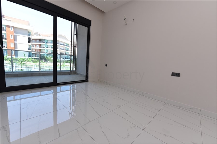 مجمع  فاخر في منطقة مركزية - شقة غرفة وصالة - اوبا / الانيا 