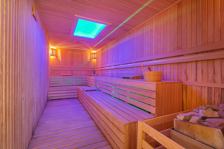 مجمع  فاخر في منطقة مركزية - شقة غرفة وصالة - اوبا / الانيا 