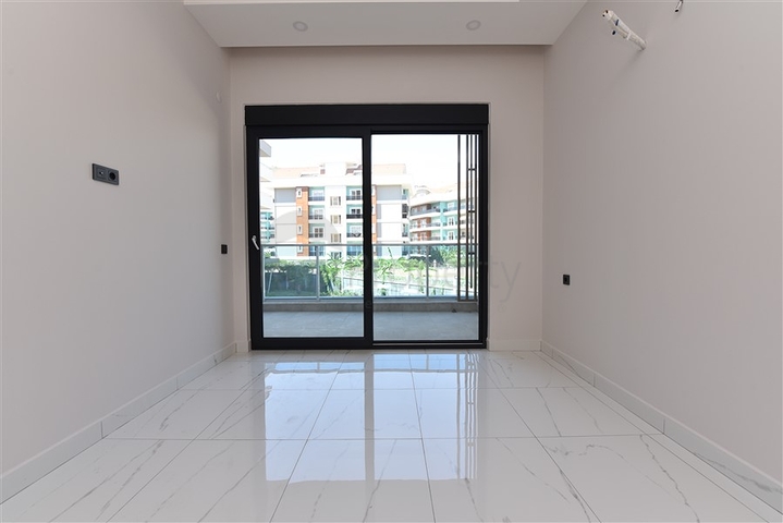 مجمع  فاخر في منطقة مركزية - شقة غرفة وصالة - اوبا / الانيا 